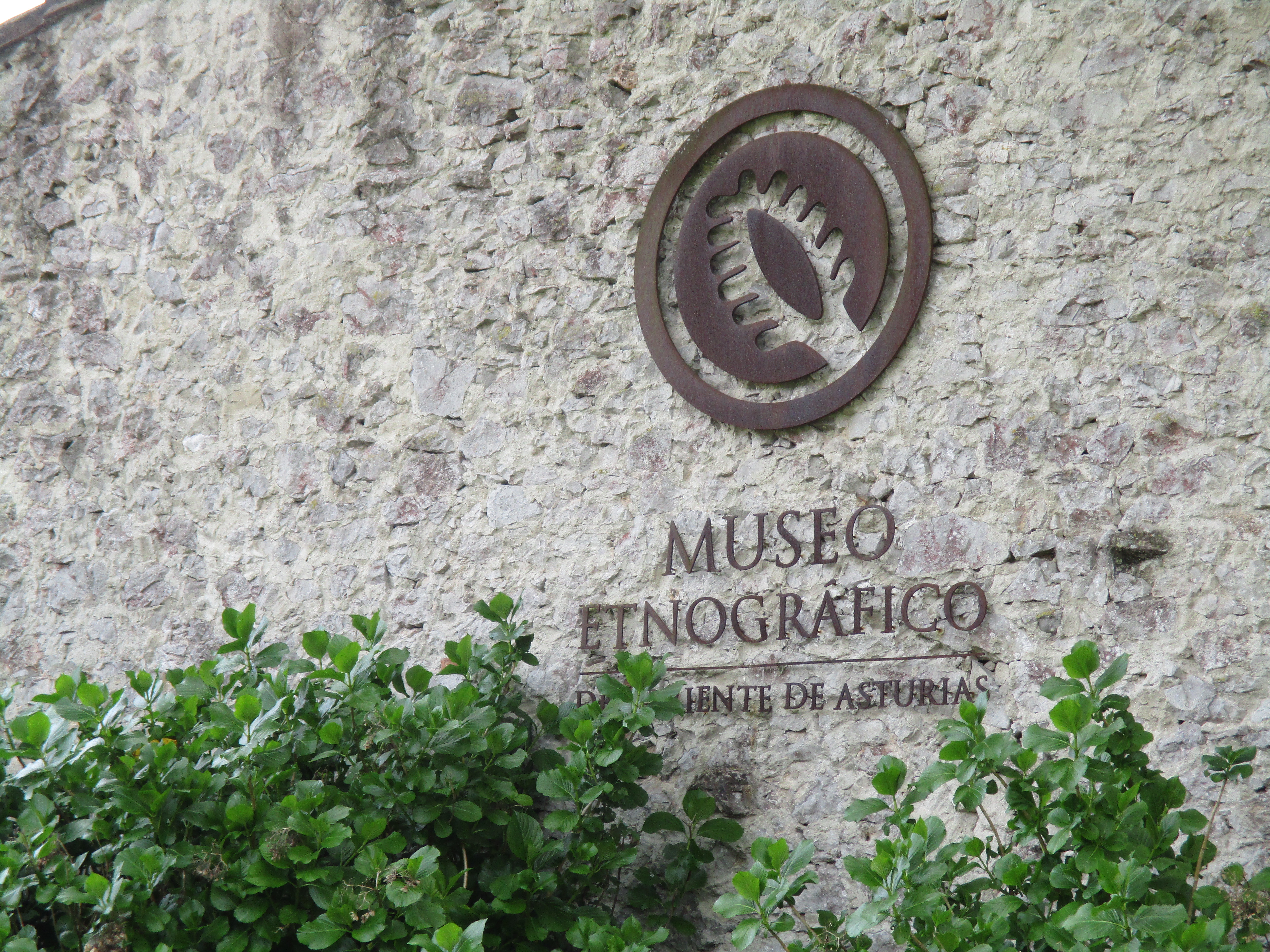 logotipo del Museo Etnográfico del Oriente de Asturias